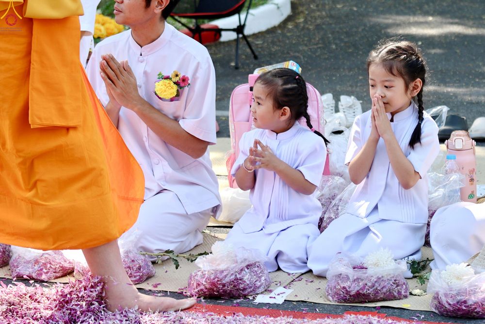 ภาพ No.304791:วันที่ 25 มกราคม พ.ศ. 2569 พิธีต้อนรับพระธรรมยาตรา (ภาพชุดที่ 2) รร.สามัคคีราษฏร์บำรุง-วัดพระธรรมกาย ในโครงการธรรมยาตรา กตัญญูบูชา มหาปูชนียาจารย์ พระมงคลเทพมุนี(สด จนฺทสโร) พระผู้ปราบมาร อนุสรณ์สถาน 7 แห่ง ปีที่ 14