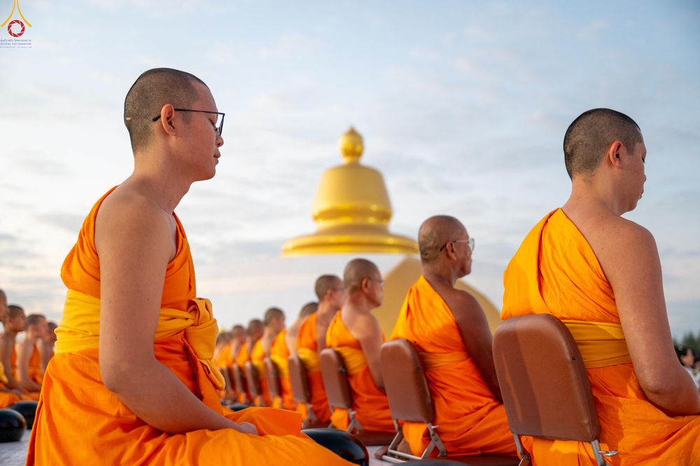 ภาพ No.302428:วันที่ 24 มกราคม พ.ศ. 2569 พิธีตักบาตรพระธรรมยาตรา ณ อนุสรณ์สถานลำดับที่ 5 สถานที่เผยแผ่วิชชาธรรมกายครั้งแรก อนุสรณ์สถานบางปลา วัดบางปลา อำเภอบางเลน จังหวัดนครปฐม ในโครงการธรรมยาตรา กตัญญูบูชา มหาปูชนียาจารย์ พระมงคลเทพมุนี(สด จนฺทสโร) พระผู้ปราบมาร อนุส