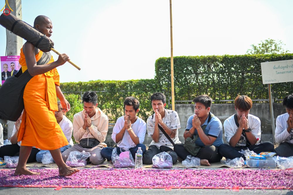 ภาพ No.299503:วันที่ 18 มกราคม พ.ศ. 2569 พิธีต้อนรับพระธรรมยาตรา ณ อนุสรณ์สถานลำดับที่ 5 สถานที่เผยแผ่วิชชาธรรมกายครั้งแรก อนุสรณ์สถานบางปลา วัดบางปลา อำเภอบางเลน จังหวัดนครปฐม ในโครงการธรรมยาตรา กตัญญูบูชา มหาปูชนียาจารย์ พระมงคลเทพมุนี(สด จนฺทสโร) พระผู้ปราบมาร อนุส