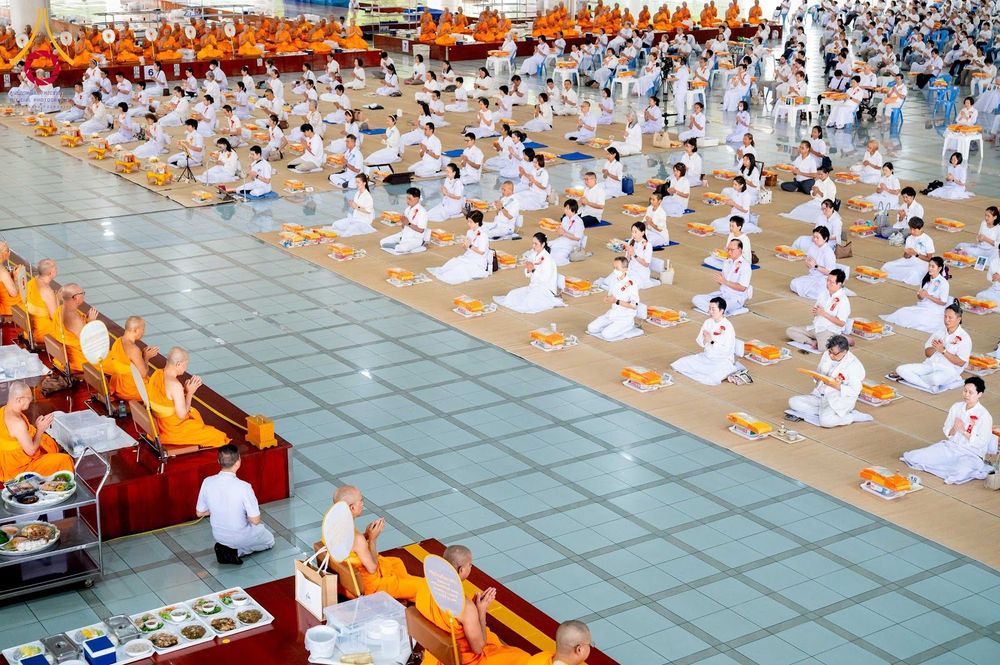 ภาพ No.346133:วันที่ 28 สิงหาคม พ.ศ.2569 พิธีบุพเปตพลี ครั้งที่ 186 ร่วมอุทิศส่วนกุศล แด่หมู่ญาติผู้ล่วงลับไปแล้ว และเป็นปัจจัยสนับสนุน การเผยแผ่พระพุทธศาสนา ณ หอฉันคุณยายอาจารย์ วัดพระธรรมกาย