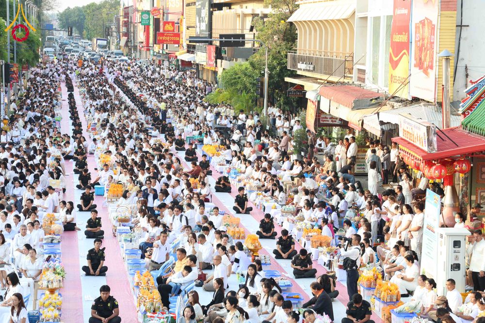 ภาพ No.312583:วันอาทิตย์ที่ 8 มีนาคม พ.ศ.2569 ทำบุญเมืองนครราชสีมา 558 ปี ตักบาตรพระ 10,000 รูป