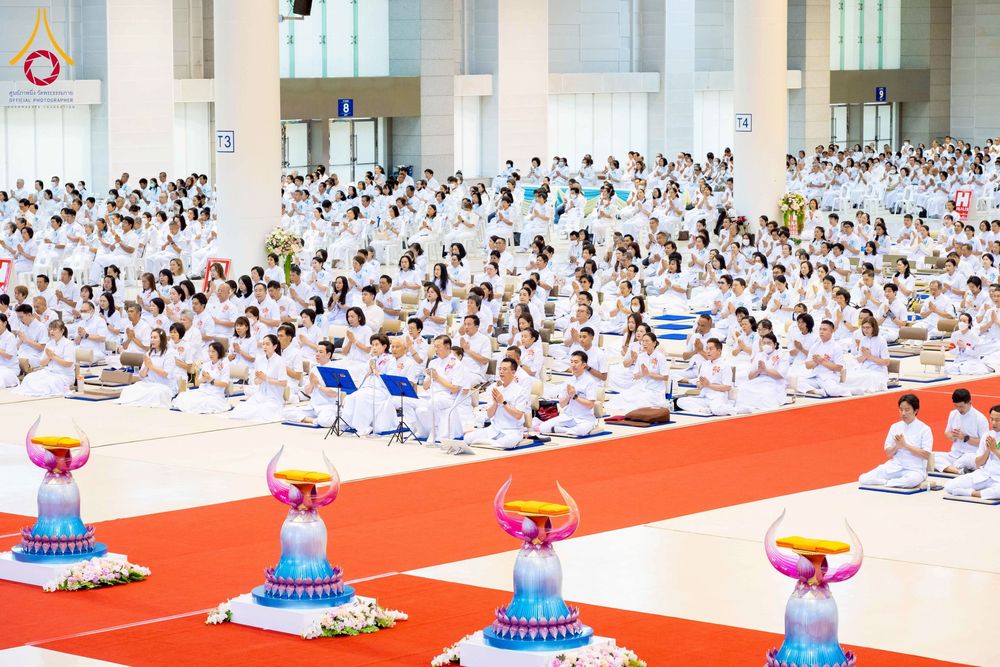 ภาพ No.277171:วันอาทิตย์ที่ 7 ธันวาคม พ.ศ. 2568 พิธีบูชาข้าวพระ ณ สภาธรรมกายสากล วัดพระธรรมกาย