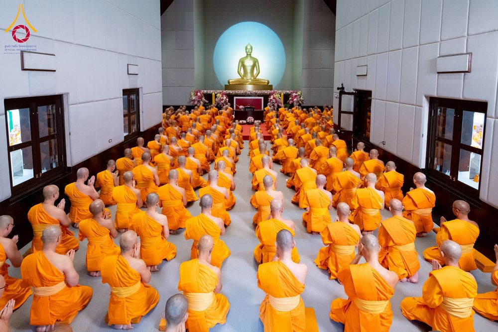 ภาพ No.233175:วันที่ 11 กรกฏาคม พ.ศ. 2568 พิธีอธิษฐานพรรษา ของคณะสงฆ์ ณ โบสถ์พระไตรปิฎก วัดพระธรรมกาย ต.คลองสาม อ.คลองหลวง จ.ปทุมธานี