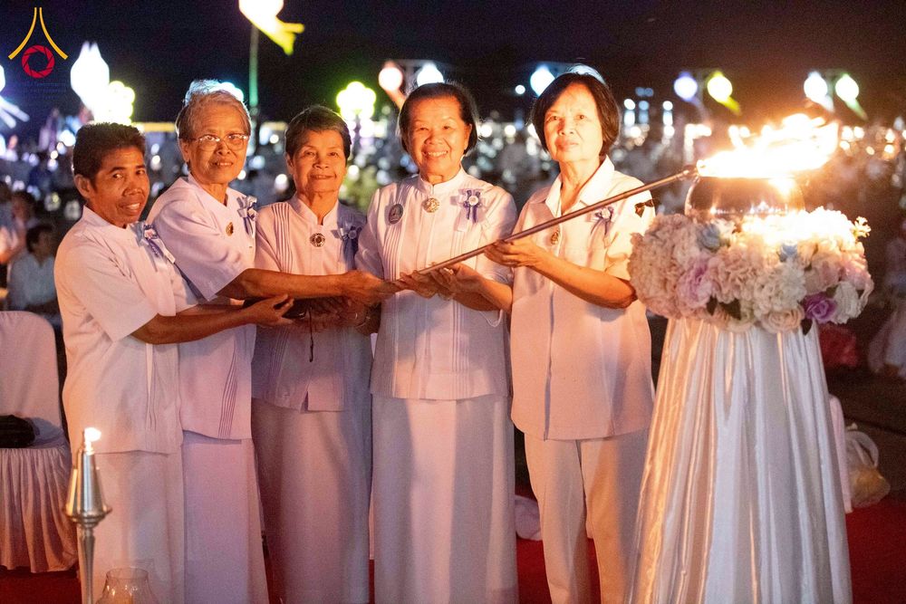 ภาพ No.266133:วันพุธที่ 5 พฤศจิกายน พ.ศ. 2568 (วันพระ ขึ้น 15 ค่ำ เดือน 12) พิธีจุดประทีปโคมลาน, โคมลอย และลอยกระทง ถวายประทีปเป็นพุทธบูชา สร้างความสว่างไสวให้กับแผ่นดินด้วยแสงธรรม ณ พุทธอุทยานนานาชาติ จังหวัดหนองคาย