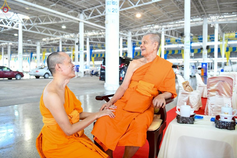 ภาพ No.233798:วันเสาร์ที่ 19 กรกฎาคม พ.ศ.2568 วันมหารำลึก ครั้งที่ 35 พิธีรำลึกถึงนักสร้างบารมี , พิธีสวดพระพุทธมนต์ , พิธีทอดผ้าบังสกุลและถวายไทยธรรม วัดพระธรรมกาย