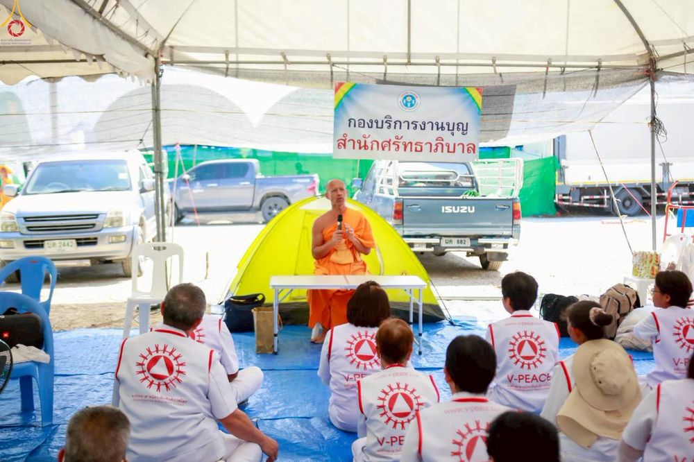 ภาพ No.306751:ภาพเบื้องหลังอาสาสมัครรวมใจ ชุดที่ 5 ในโครงการธรรมยาตรา กตัญญูบูชา มหาปูชนียาจารย์ พระมงคลเทพมุนี(สด จนฺทสโร) พระผู้ปราบมาร อนุสรณ์สถาน 7 แห่ง ปีที่ 14