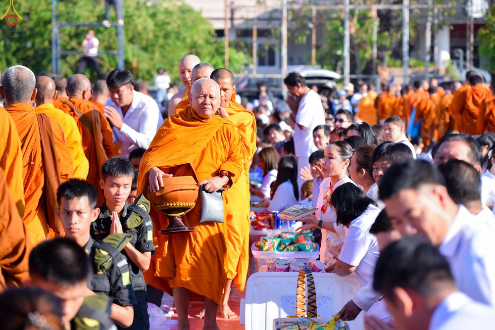 ภาพ No.280240:วันอังคารที่ ๓๐ ธันวาคม พ.ศ. ๒๕๖๘ พิธีตักบาตรพระ ๑,๐๖๙ รูป จังหวัดกาฬสินธุ์   ณ บริเวณสนามหน้าศาลากลาง จังหวัดกาฬสินธุ์ (หลังเก่า)