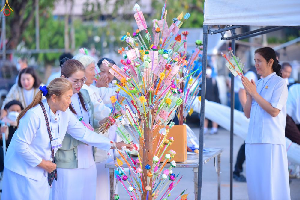 ภาพ No.280189:วันอังคารที่ ๓๐ ธันวาคม พ.ศ. ๒๕๖๘ พิธีตักบาตรพระ ๑,๐๖๙ รูป จังหวัดกาฬสินธุ์   ณ บริเวณสนามหน้าศาลากลาง จังหวัดกาฬสินธุ์ (หลังเก่า)