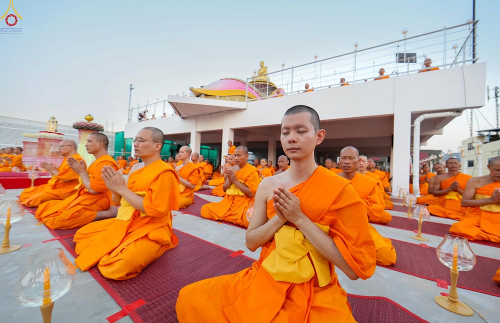 ภาพ No.302864:วันที่ 24 มกราคม พ.ศ. 2569 พิธีจุดประทีปธรรมถวายเป็นพุทธบูชา  และบูชาธรรมมหาปูชนียาจารย์  ณ อาคารธรรมยาตรา กตัญญูบูชามหาปูชนียาจารย์  ตรงข้ามวัดปากน้ำภาษีเจริญ จ.กรุงเทพมหานคร ในโครงการธรรมยาตรา กตัญญูบูชา มหาปูชนียาจารย์ พระมงคลเทพมุนี(สด จนฺทสโร) พระผู