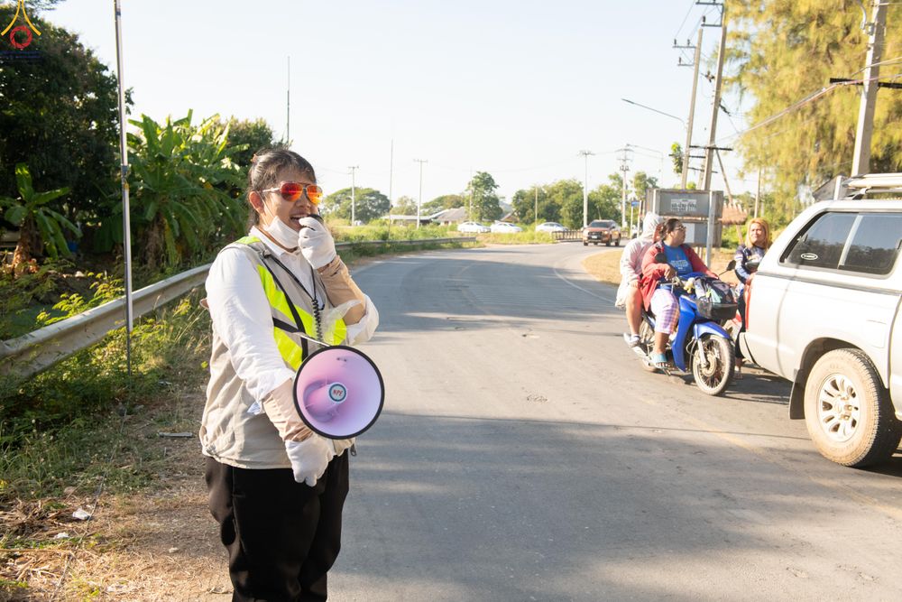 ภาพ No.301466:ภาพเบื้องหลังอาสาสมัครรวมใจ ชุดที่ 4 ในโครงการธรรมยาตรา กตัญญูบูชา มหาปูชนียาจารย์ พระมงคลเทพมุนี(สด จนฺทสโร) พระผู้ปราบมาร อนุสรณ์สถาน 7 แห่ง ปีที่ 14