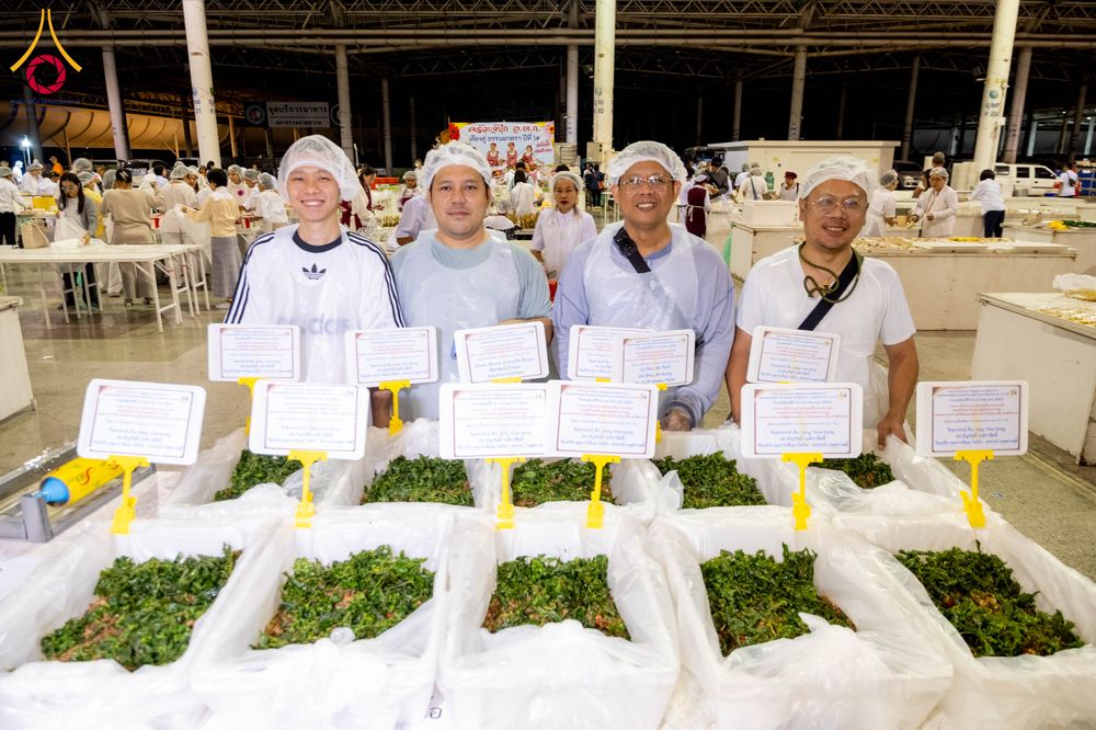 ภาพ No.305485:วันที่ 29 มกราคม พ.ศ. 2569 พิธีถวายภัตตาหารเป็นสังฆทาน แด่พระธรรมยาตรา ณ วัดพระธรรมกาย  จังหวัดปทุมธานี ในโครงการธรรมยาตรา กตัญญูบูชา มหาปูชนียาจารย์ พระมงคลเทพมุนี(สด จนฺทสโร) พระผู้ปราบมาร อนุสรณ์สถาน 7 แห่ง ปีที่ 14