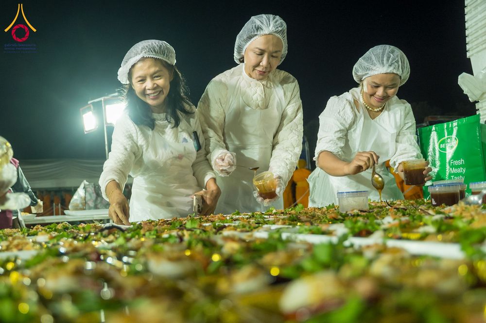 ภาพ No.290729:วันที่ 9 มกราคม พ.ศ. 2569 พิธีถวายภัตตาหารเป็นสังฆทาน แด่พระธรรมยาตรา ณ อนุสรณ์สถานคลองบางนางแท่น อ.สามพราน จ.นครปฐม ในโครงการธรรมยาตรา กตัญญูบูชา มหาปูชนียาจารย์ พระมงคลเทพมุนี(สด จนฺทสโร) พระผู้ปราบมาร อนุสรณ์สถาน 7 แห่ง ปีที่ 14