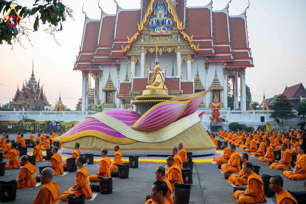 ภาพ No.297316:วันที่ 15 มกราคม พ.ศ.2569 พระธรรมยาตราปฏิบัติธรรมและถ่ายภาพหมู่ประวัติศาสตร์ อนุสรณ์สถานลำดับที่ 4 สถานที่เกิดด้วยกายธรรม  ณ วัดโบสถ์บน ต.บางคูเวียง จ.นนทบุรี ในโครงการธรรมยาตรา กตัญญูบูชา มหาปูชนียาจารย์ พระมงคลเทพมุนี(สด จนฺทสโร) พระผู้ปราบมาร อนุสรณ์ส