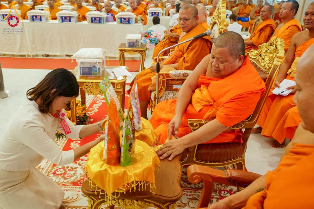 ภาพ No.313767:วันเสาร์ที่ 14 มีนาคม พ.ศ. 2569 พิธีตักบาตรแด่คณะสงฆ์ 323 วัด 4 จังหวัดชายแดนภาคใต้ พิธีถวายสังฆทานแด่คณะสงฆ์ 323 วัด ปีที่ 22 ครั้งที่ 183 พิธีมอบกองทุนหนุนแรงใจช่วยครูใต้ ปีที่ 19 ครั้งที่ 146 และพิธีทำบุญอุทิศส่วนกุศลให้ผู้วายชนม์ ณ ศูนย์ปฏิบัติธรรมภา