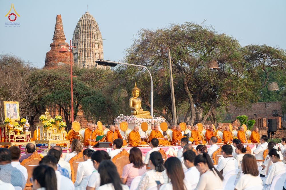 ภาพ No.318056:วันเสาร์ที่ 4 เมษายน พ.ศ. 2569 งานทำบุญเมืองใจกลางอยุธยา  ตักบาตรพระ 1,109 รูป ณ ถนนชีกุน หน้าวัดมหาธาตุ และวัดราชบูรณะ