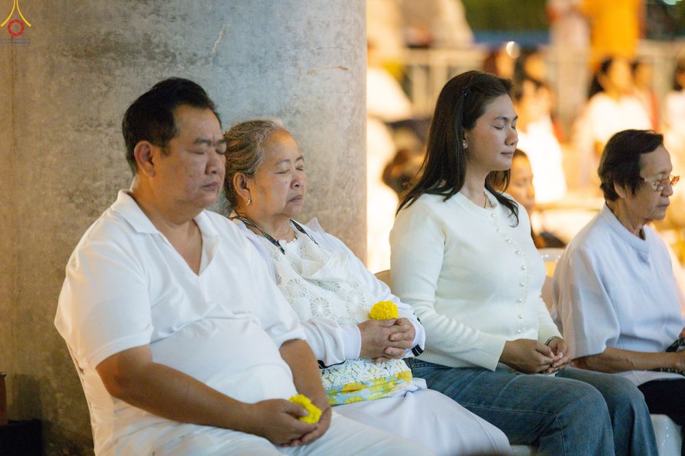 ภาพ No.280384:วันที่ 31 ธันวาคม พ.ศ.2568 -วันที่ 1 มกราคม พ.ศ.2569 พิธีฉลองชัยสวดมนต์บทธัมมจักกับปปวัตนสูตร ครบ 8,000,000,000 จบ , พิธีสวดมนต์ข้ามปี ณ วัดพระธรรมกาย