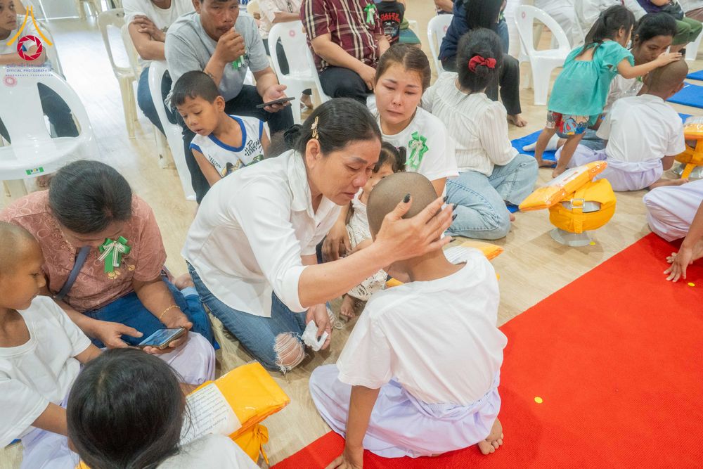 ภาพ No.318678:วันที่ 29 มีนาคม พ.ศ. 2569 พิธีเวียนประทักษิณ มอบผ้าไตร บรรพชาสามเณร  ณ ศูนย์อบรมเยาวชนกาญบุรี