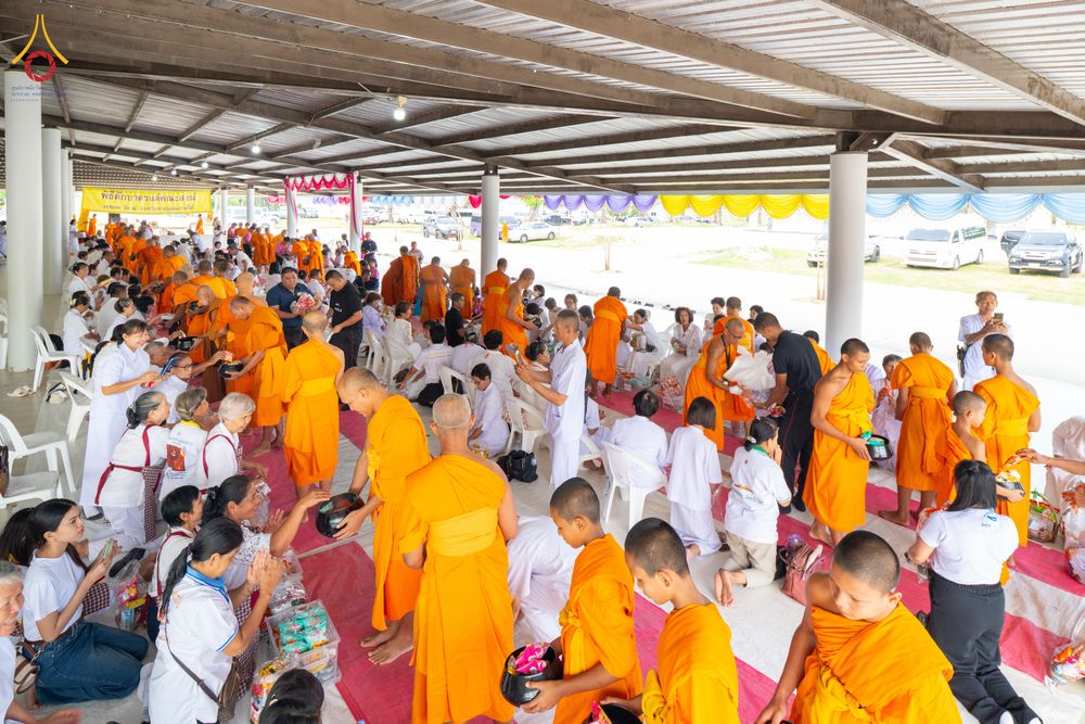 ภาพ No.337055:วันเสาร์ที่ 27 มิถุนายน พ.ศ. 2569 พิธีตักบาตรแด่คณะสงฆ์ 323 วัด 4 จังหวัดชายแดนภาคใต้ พิธีถวายสังฆทานแด่คณะสงฆ์ 323 วัด ปีที่ 22 ครั้งที่ 186 พิธีมอบกองทุนหนุนแรงใจช่วยครูใต้ ปีที่ 19 ครั้งที่ 149 และพิธีทำบุญอุทิศส่วนกุศลให้ผู้วายชนม์ ณ ศูนย์ปฏิบัติธรรม