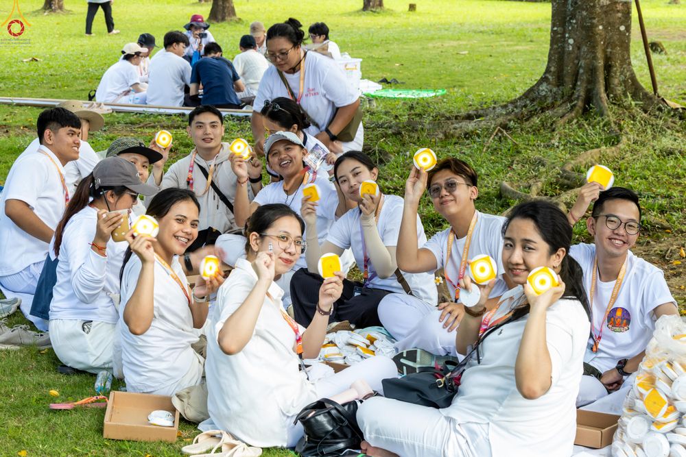 ภาพ No.330079:วันที่ 27-29 พฤษภาคม พ.ศ.2569 MBMI Tangerang (Majelis Agama Buddha Mahanikaya) ได้มีการเตรียมงานเพื่อจัดงานวิสาขบูชานานาชาติ  ชึ่งในงานจะมีการจุดประทีปโคมลาน โคมลอย กว่า 20,000 ดวง  เพื่อน้อมถวายเป็นพุทธบูชา และเพื่อเป็นการกระชับสัมพันธมิตรภาพ