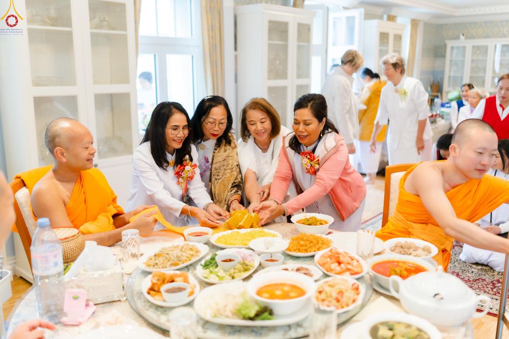 ภาพ No.286154:วันที่ 13 กรกฎาคม พ.ศ. 2568  พิธีทอดผ้าป่าฉลอง 13 ปี  วัดพระธรรมกายสวิตเซอร์แลนด์