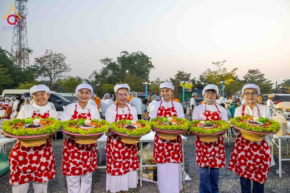 ภาพ No.295491:วันที่ 16 มกราคม พ.ศ. 2569 พิธีถวายภัตตาหารเป็นสังฆทาน แด่พระธรรมยาตรา ณ วัดโบสถ์บน ต.บางคูเวียง จ.นนทบุรี อนุสรณ์สถานลำดับที่ 4 สถานที่เกิดด้วยกายธรรม ในโครงการธรรมยาตรา กตัญญูบูชา มหาปูชนียาจารย์ พระมงคลเทพมุนี(สด จนฺทสโร) พระผู้ปราบมาร อนุสรณ์สถาน 7 แ