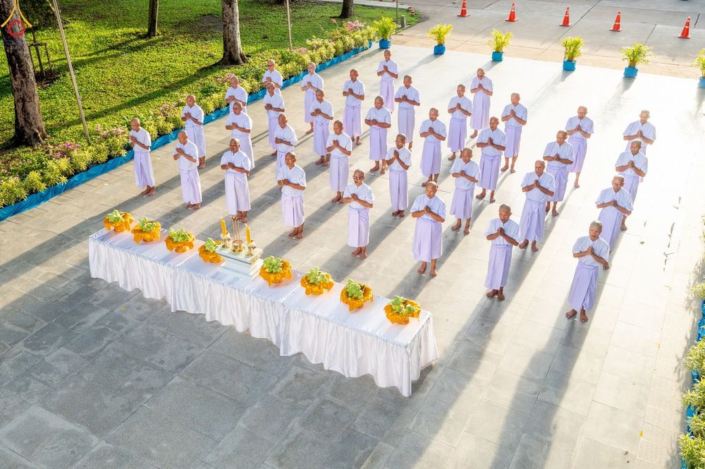 ภาพ No.350768:วันที่ 19 กันยายน พ.ศ.2569 พิธีบรรพชาอุปสมบท โครงการอุปสมบทหมู่บูชาธรรม ครบรอบ 109 ปี วันครูผู้ค้นพบวิชชาธรรมกาย ณ โบสถ์พระไตรปิฏก วัดพระธรรมกาย