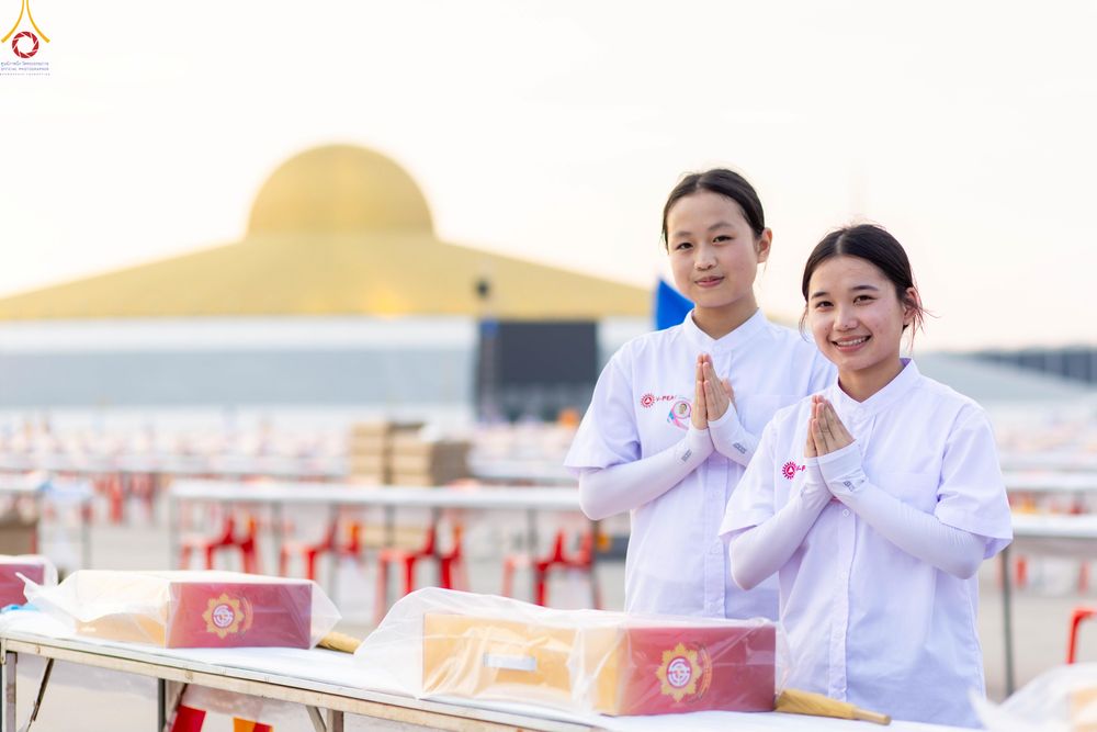 ภาพ No.322736:วันที่ 15-18 เมษายน พ.ศ.2569 การเเตรียมโต๊ะฉัน , เตรียมจุดพักค้าง , เรียงเก้าอี้ , เรียงกล่องไทยธรรม  เพื่องานถวายมหาสังฆทาน 40,000 กว่าวัดทั่วประเทศ วันคุ้มครองโลก 22 เมษายน พ.ศ.2569 วัดพระธรรมกาย