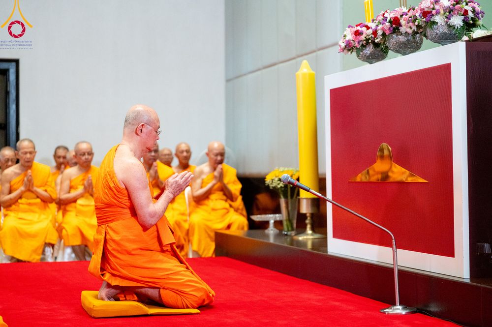 ภาพ No.332305:วันเสาร์ที่ 6 มิถุนายน พ.ศ.2569 พิธีต้อนรับสัญญาบัตร พัดยศ พระราชภาวนาวชิรวิเทศ วิ. ณ อุโบสถพระไตรปิฏก วัดพระธรรมกาย