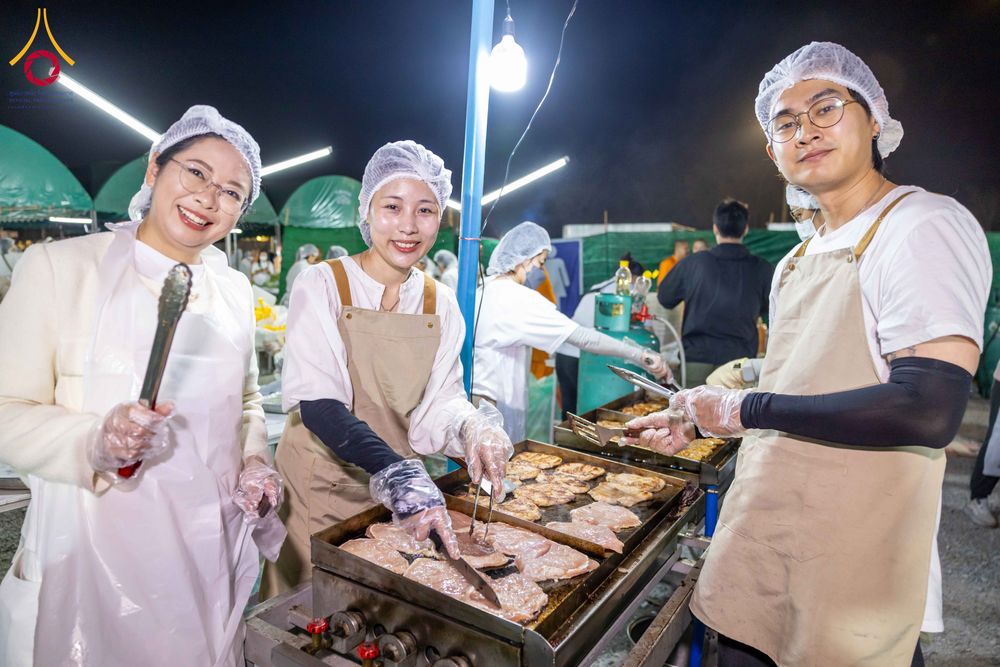 ภาพ No.301687:วันที่ 24 มกราคม พ.ศ. 2569 พิธีถวายภัตตาหารเป็นสังฆทาน แด่พระธรรมยาตรา ณ อนุสรณ์สถานบางปลา วัดบางปลา อำเภอบางเลน จังหวัดนครปฐม ในโครงการธรรมยาตรา กตัญญูบูชา มหาปูชนียาจารย์ พระมงคลเทพมุนี(สด จนฺทสโร) พระผู้ปราบมาร อนุสรณ์สถาน 7 แห่ง ปีที่ 14