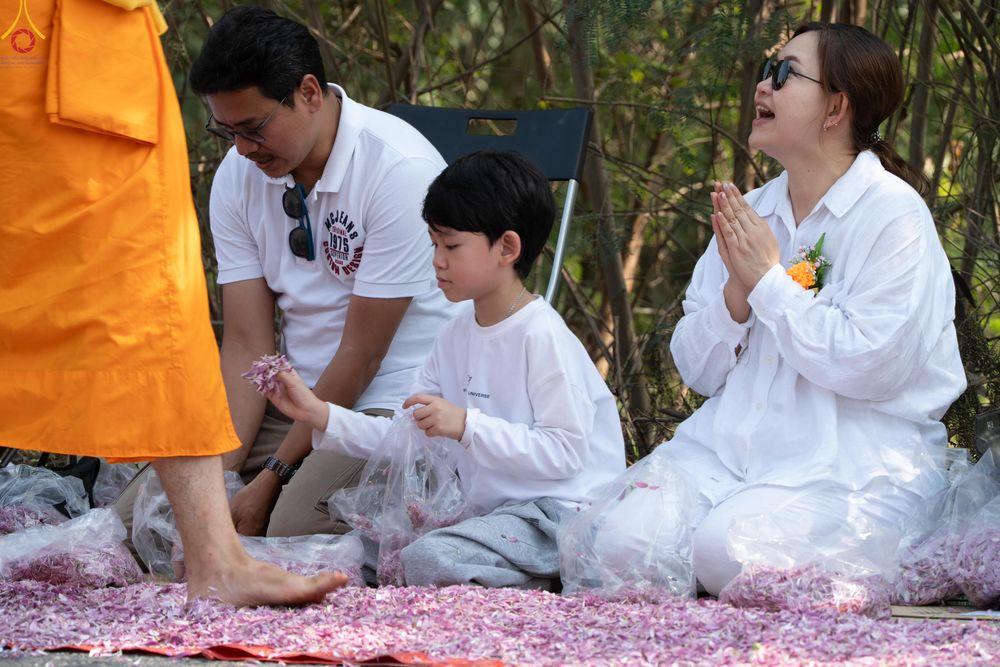 ภาพ No.299409:วันที่ 18 มกราคม พ.ศ. 2569 พิธีต้อนรับพระธรรมยาตรา ณ อนุสรณ์สถานลำดับที่ 5 สถานที่เผยแผ่วิชชาธรรมกายครั้งแรก อนุสรณ์สถานบางปลา วัดบางปลา อำเภอบางเลน จังหวัดนครปฐม ในโครงการธรรมยาตรา กตัญญูบูชา มหาปูชนียาจารย์ พระมงคลเทพมุนี(สด จนฺทสโร) พระผู้ปราบมาร อนุส