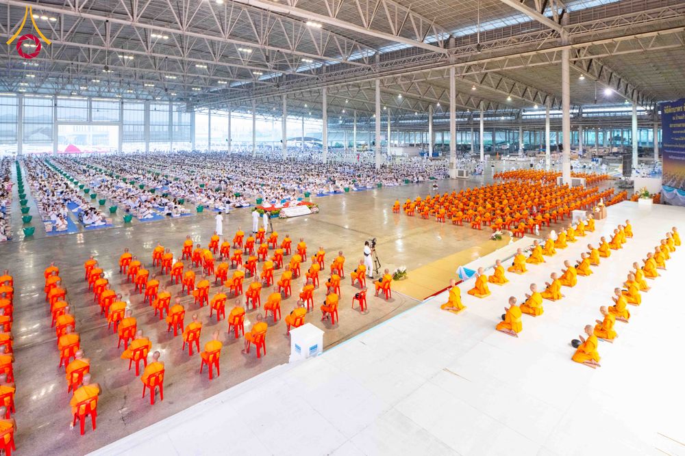 ภาพ No.308183:วันที่ 1  กุมภาพันธ์ พ.ศ. 2569 พิธีตักบาตรข้าวสารอาหารแห้ง ณ บ้านแก้วเรือนทองคุณยาย สภาธรรมกายสากล วัดพระธรรมกาย