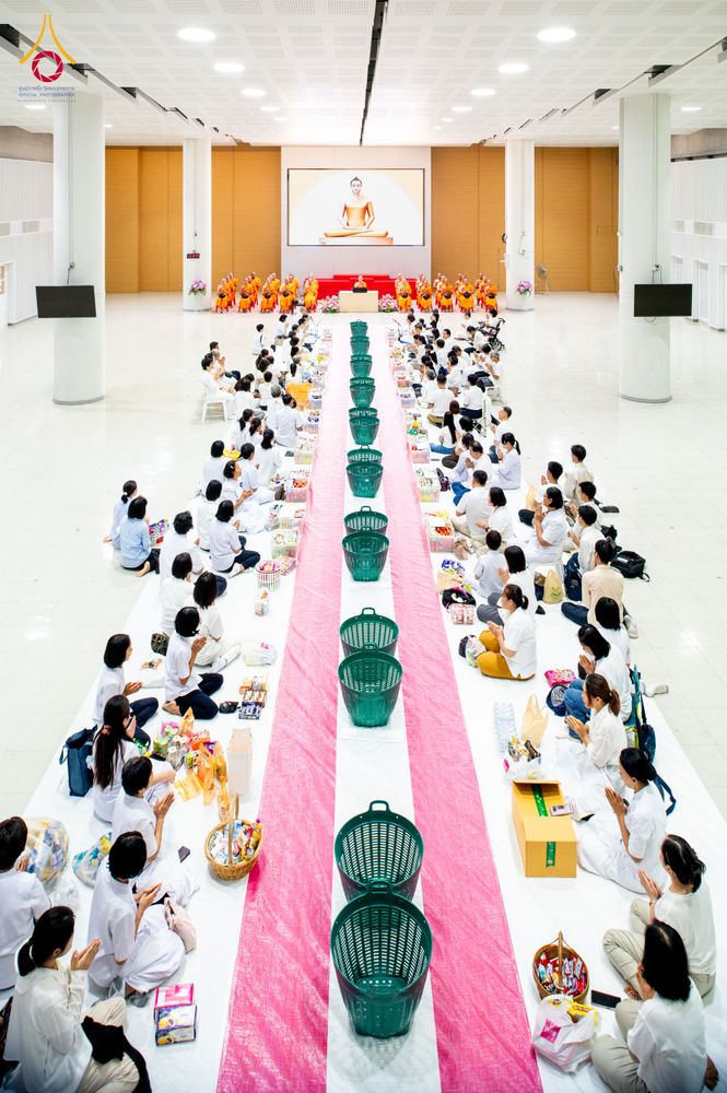 ภาพ No.322884:วันเสาร์ที่ 18 เมษายน พ.ศ. 2569 ตักบาตรฉลองพระใหม่ โครงการอุปสมบทหมู่ธรรมทายาท ระดับอุดมศึกษา รุ่นที่ 53 ภาคฤดูร้อน  ณ ฟ้องปฏิบัติธรรม ชั้นลอย 1/2 มหารัตนวิหารคด คอร์ 13 วัดพระธรรมกาย