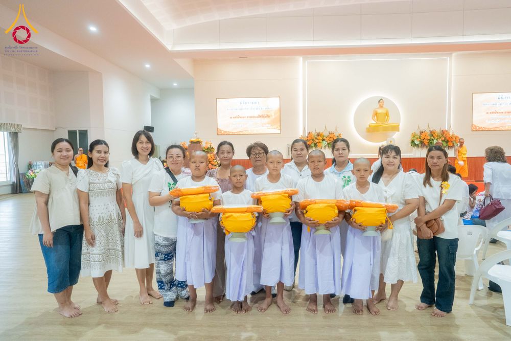 ภาพ No.318680:วันที่ 29 มีนาคม พ.ศ. 2569 พิธีเวียนประทักษิณ มอบผ้าไตร บรรพชาสามเณร  ณ ศูนย์อบรมเยาวชนกาญบุรี