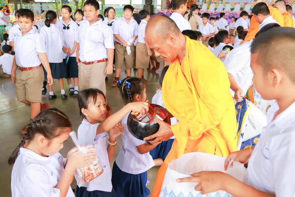 ภาพ No.333679:วันพฤหัสบดี ที่ 11 มิถุนายน พ.ศ.2569 โครงการตักบาตรปลื้มใจ" เนื่องในวันไหว้ครู  ณ โรงเรียนธนสิทธิ์อนุสรณ์ อ.บางพลี จ.สมุทรปราการ