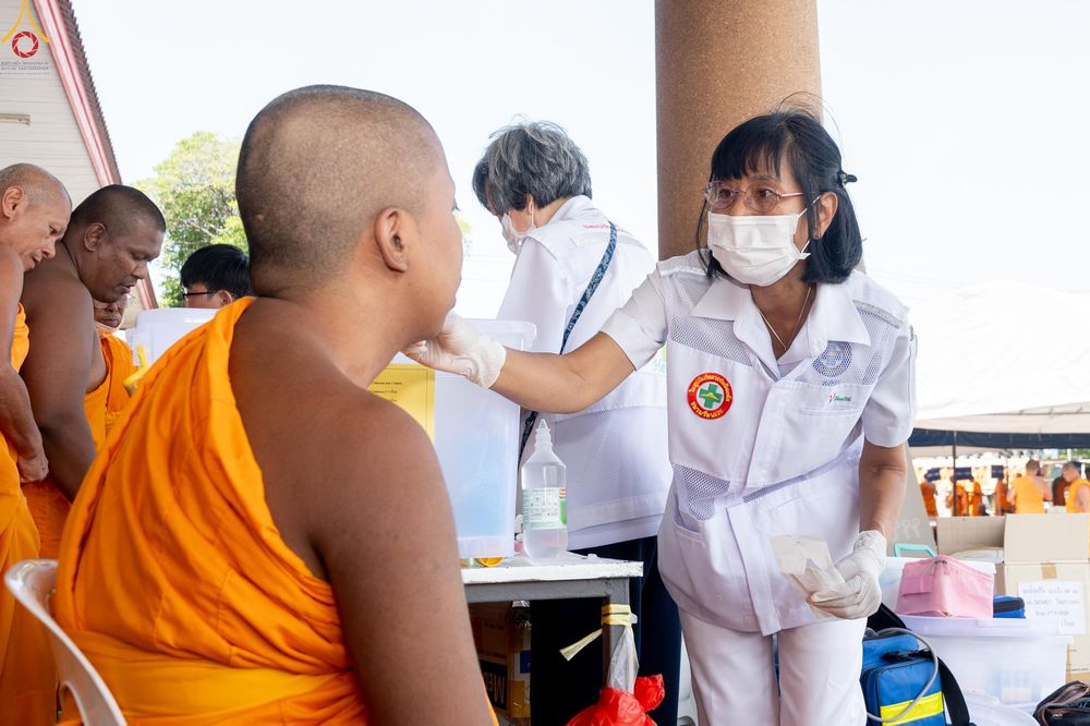 ภาพ No.300644:ภาพเบื้องหลังอาสาสมัครรวมใจ ชุดที่ 3 ในโครงการธรรมยาตรา กตัญญูบูชา มหาปูชนียาจารย์ พระมงคลเทพมุนี(สด จนฺทสโร) พระผู้ปราบมาร อนุสรณ์สถาน 7 แห่ง ปีที่ 14