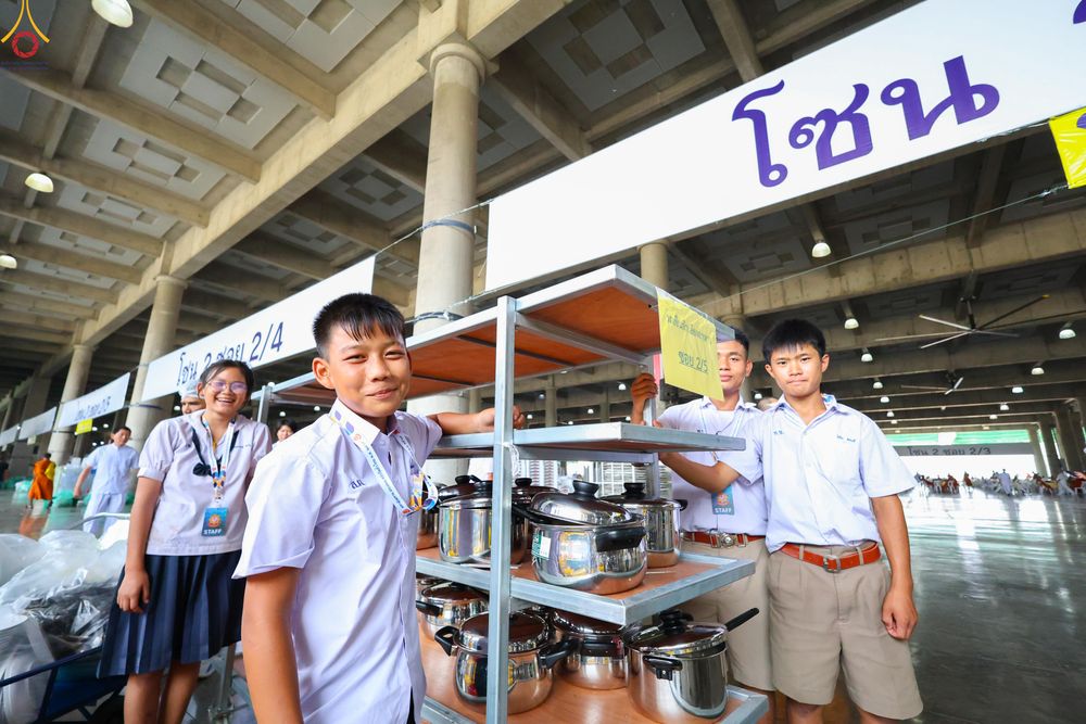 ภาพ No.323724:วันที่ 22 เมษายน พ.ศ.2569(วันคุ้มครองโลก) งานถวายมหาสังฆทาน 40,000 กว่าวัดทั่วประเทศ คณะสงฆ์ฉันภัตตาหารเพล