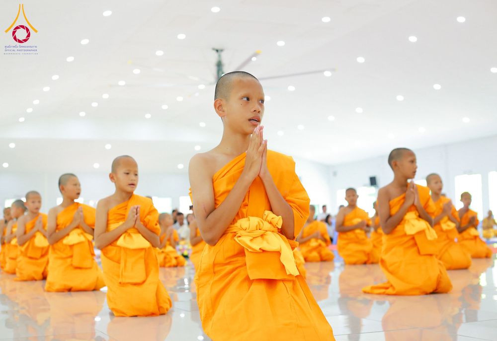 ภาพ No.319681:วันเสาร์ที่ 4 เมษายน พ.ศ.2569 พิธีขอขมา มอบผ้าไตร บรรพชาสามเณร ศูนย์อบรมเยาวชนนครปฐม