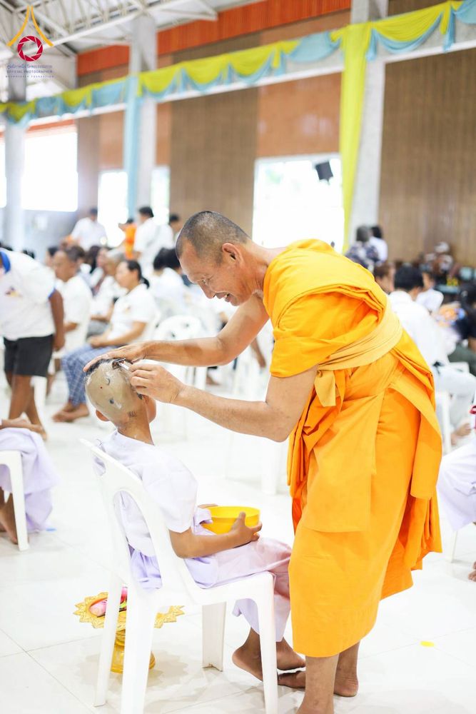 ภาพ No.317452:วันอาทิตย์ ที่ 29 มีนาคม พ.ศ.2569  พิธีปลงผม , พิธีขอขมามอบบาตรและผ้าไตร , พิธีบรรพชา ณ ศูนย์ปฏิบัติธรรมสมุทรปราการ จำนวน 42 รูป