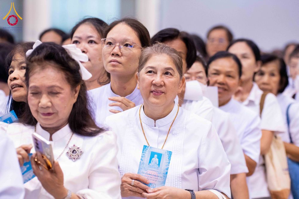 ภาพ No.338155:วันอาทิตย์ต้นเดือน 5 กรกฎาคม พ.ศ.2569 สัมมนาพิเศษ พิธีมอบพระของขวัญ ณ ห้องแก้วสารพัด1 วัดพระธรรมกาย