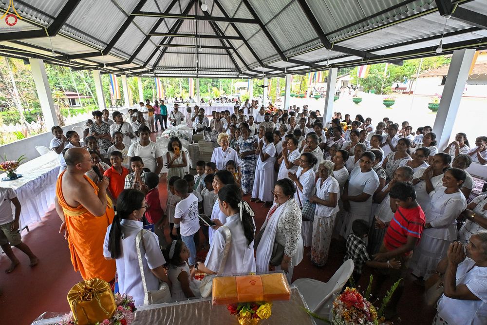 ภาพ No.278713:วันที่ 30 ตุลาคม พ.ศ.2568 กฐินสมทบต่างประเทศ โดยคณะศิษยานุศิษย์ บูชาธรรม 81 ปี หลวงพ่อธัมมชโย ณ วัดศรีสุดาสนะ รังกุต วิหาร ประเทศศรีลังกา