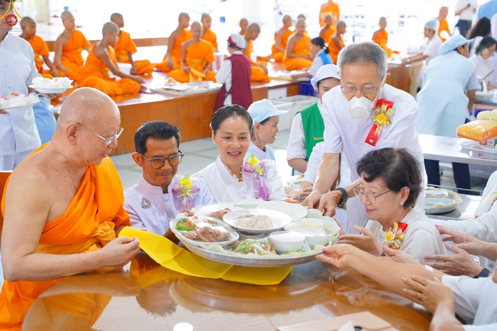 ภาพ No.337504:วันจันทร์ที่ 29 มิถุนายน พ.ศ.2569 (วันพระขึ้น 15 ค่ำ เดือน 8) พิธีบุพเปตพลี ครั้งที่ 184 ณ หอฉันคุณยายอาจารย์ฯ  พิธีสวดธัมมจักกัปปวัตนสูตร ครบ 8,495,000,000 จบ ณ มหาวิหารคด วัดพระธรรมกาย