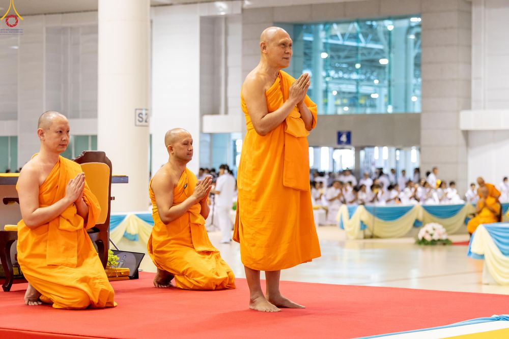 ภาพ No.311679:วันอาทิตย์ต้นเดือนที่ 1 มีนาคม พ.ศ.2569 สัมมนาพิเศษ พิธีมอบรูปหล่อโลหะหลวงปู่วัดปากน้ำ พระมงคลเทพมุนี พิธีมุทิตาสักการะในโอกาสพระครูปลัดรัตนวีรวัฒน์(รังสฤษดิ์ อิทธิจินฺตโก) เจ้าอาวาสวัดพระธรรมกาย  ดำรงตำแหน่งเป็น “ที่ปรึกษาเจ้าคณะจังหวัดปทุมธานี”  ณ ห้อง