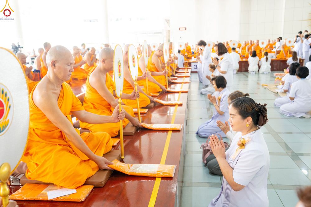 ภาพ No.348217:วันที่ 10 กันยายน พ.ศ.2569 พิธีสวดพระพุทธมนต์ และถวายภัตตาหารเป็นสังฆทาน เนื่องในวันครบ 26 ปี วันคล้ายละสังขาร คุณยายอาจารย์มหารัตนอุบาสิกาจันทร์ ขนนกยูง ณ หอฉันคุณยายอาจารย์ฯ วัดพระธรรมกาย