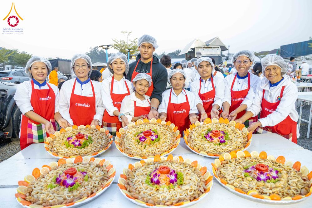 ภาพ No.295493:วันที่ 16 มกราคม พ.ศ. 2569 พิธีถวายภัตตาหารเป็นสังฆทาน แด่พระธรรมยาตรา ณ วัดโบสถ์บน ต.บางคูเวียง จ.นนทบุรี อนุสรณ์สถานลำดับที่ 4 สถานที่เกิดด้วยกายธรรม ในโครงการธรรมยาตรา กตัญญูบูชา มหาปูชนียาจารย์ พระมงคลเทพมุนี(สด จนฺทสโร) พระผู้ปราบมาร อนุสรณ์สถาน 7 แ