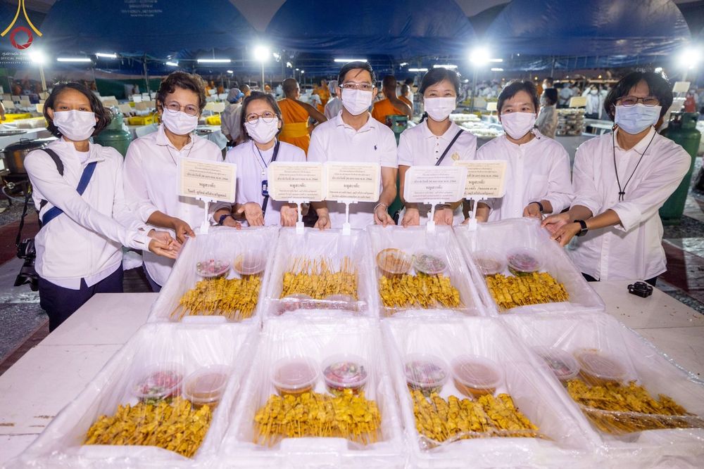 ภาพ No.74623:พิธีถวายภัตตาหารเป็นสังฆทาน แด่คณะพระธรรมยาตราฯ ในโครงการธรรมยาตรากตัญญูบูชา มหาปูชนียาจารย์ พระมงคลเทพมุนี(สด จนฺทสโร) พระผู้ปราบมาร อนุสรณ์สถาน 7 แห่ง ปีที่ 11 วันที่ 28 มกราคม พ.ศ. 2566