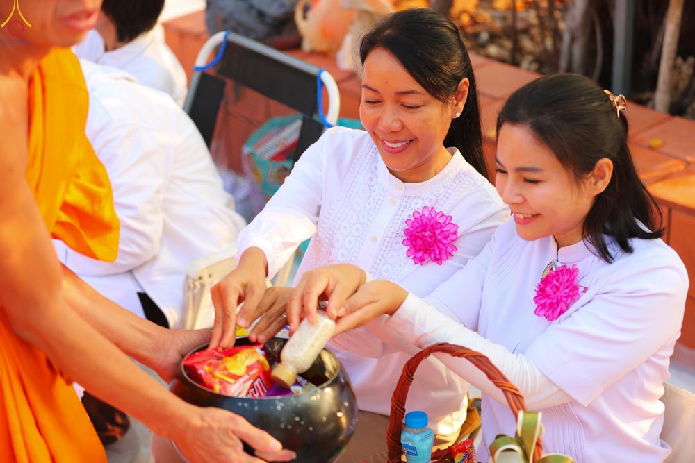 ภาพ No.294502:วันที่ 14 มกราคม พ.ศ. 2569 พิธีตักบาตรพระธรรมยาตรา ณ วัดสองพี่น้อง ต.ต้นตาล อ.สองพี่น้อง จ.สุพรรณบุรี ในโครงการธรรมยาตรา กตัญญูบูชา มหาปูชนียาจารย์ พระมงคลเทพมุนี(สด จนฺทสโร) พระผู้ปราบมาร อนุสรณ์สถาน 7 แห่ง ปีที่ 14