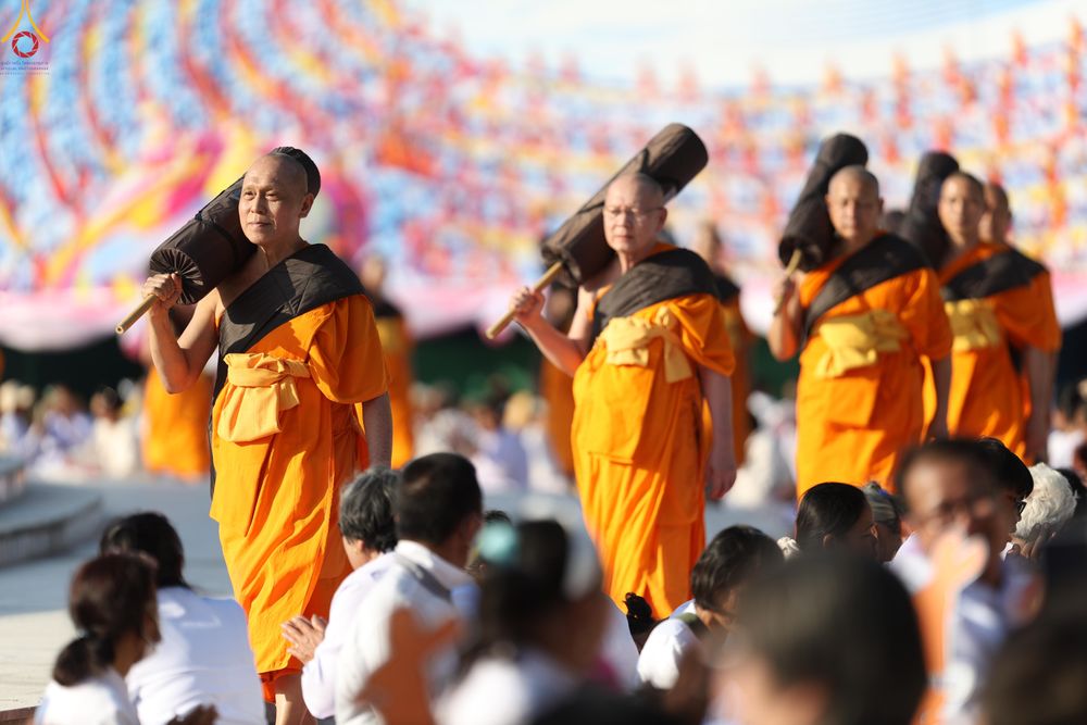 ภาพ No.290522:วันที่ 7 มกราคม พ.ศ. 2569 พิธีต้อนรับพระธรรมยาตรา ณ อนุสรณ์สถานลำดับที่ 2  สถานที่ตั้งมโนปณิธานบวชตลอดชีวิต อนุสรณ์สถานคลองบางนางแท่น (ภาพชุดที่ 2) อ.สามพราน จ.นครปฐม ในโครงการธรรมยาตรา กตัญญูบูชา มหาปูชนียาจารย์ พระมงคลเทพมุนี(สด จนฺทสโร) พระผู้ปราบมาร 