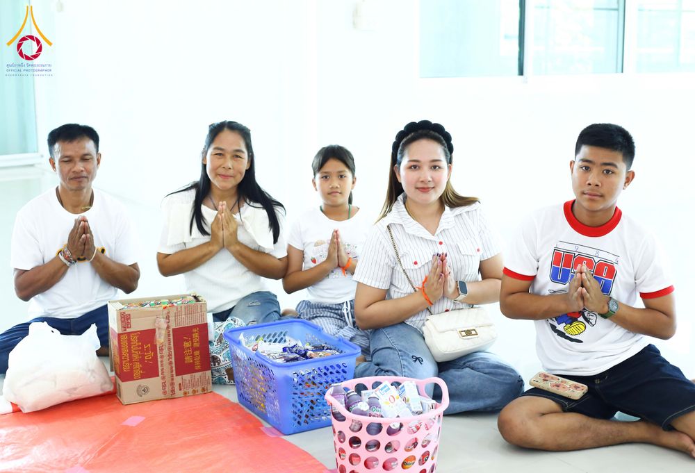 ภาพ No.320908:วันเสาร์ที่ 11 เมษายน พ.ศ.2569 พิธีตักบาตรฉลองสามเณรใหม่ ณ ศูนย์อบรมเยาวชนนครปฐม