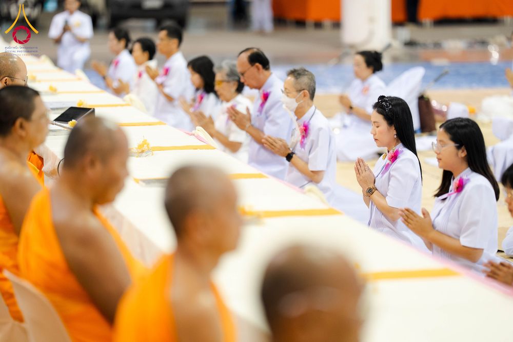 ภาพ No.305566:วันที่ 29 มกราคม พ.ศ. 2569 พิธีถวายภัตตาหารเป็นสังฆทาน แด่พระธรรมยาตรา ณ วัดพระธรรมกาย  จังหวัดปทุมธานี ในโครงการธรรมยาตรา กตัญญูบูชา มหาปูชนียาจารย์ พระมงคลเทพมุนี(สด จนฺทสโร) พระผู้ปราบมาร อนุสรณ์สถาน 7 แห่ง ปีที่ 14