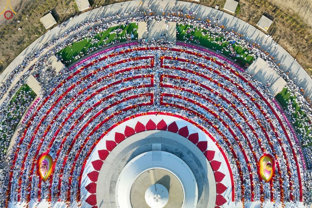 ภาพ No.74798:พิธีตักบาตรพระธรรมยาตราฯ ในโครงการธรรมยาตรากตัญญูบูชา มหาปูชนียาจารย์ พระมงคลเทพมุนี(สด จนฺทสโร) พระผู้ปราบมาร ปีที่ 11 ณ อนุสรณ์สถานลำดับที่ 5 สถานที่เผยแผ่วิชชาธรรมกายครั้งแรก อนุสรณ์สถานบางปลา วัดบางปลา อ.บางเลน จ.นครปฐม วันที่ 29 มกราคม พ.ศ. 2566